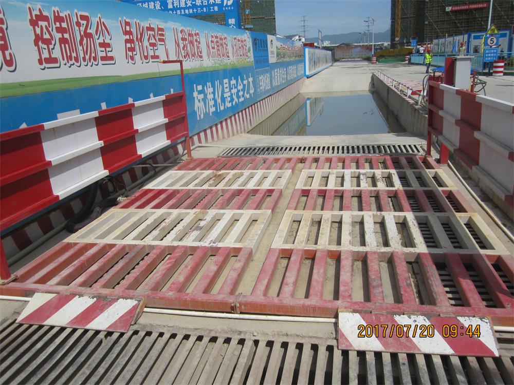 參加2017年第二次全省住宅質(zhì)量常見(jiàn)問(wèn)題防治及建筑施工安全標(biāo)準(zhǔn)化（工地消防）現(xiàn)場(chǎng)觀摩會(huì)