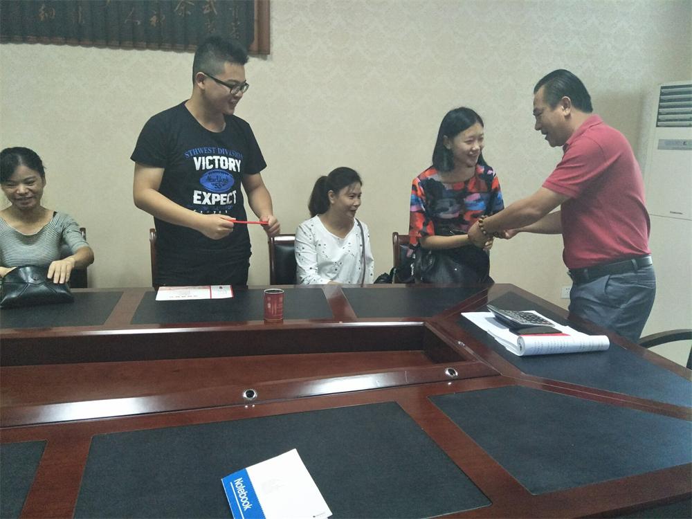 福建易順建筑工程有限公司2017年第一屆：“金秋助學(xué)，學(xué)子圓夢，誠信你我，感恩社會”