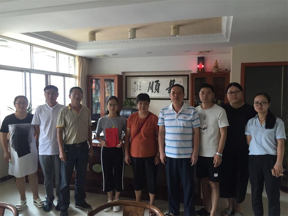 福建易順建筑工程有限公司2017年第一屆：“金秋助學(xué)，學(xué)子圓夢(mèng)，誠(chéng)信你我，感恩社會(huì)”