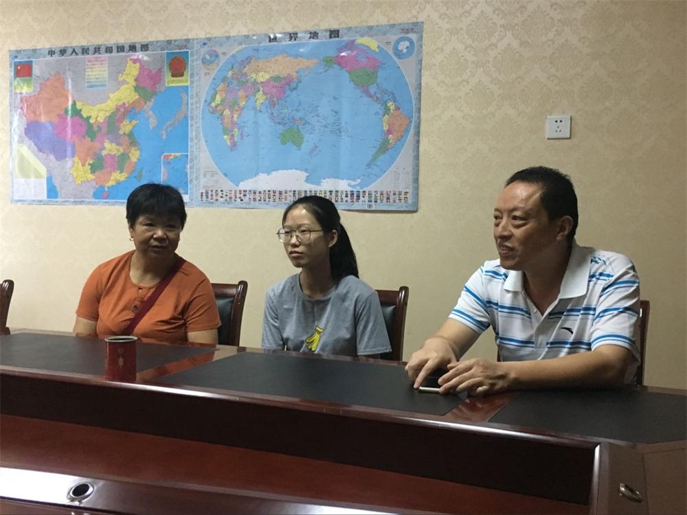 福建易順建筑工程有限公司2017年第一屆：“金秋助學(xué)，學(xué)子圓夢(mèng)，誠(chéng)信你我，感恩社會(huì)”