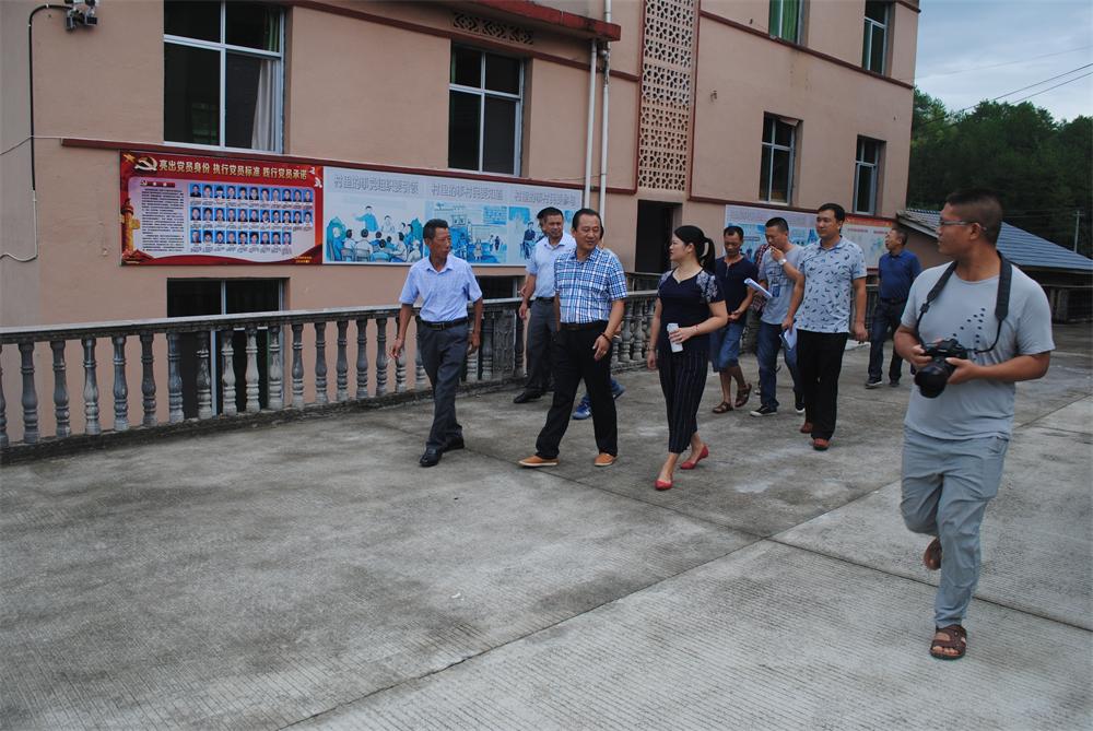 福建易順建筑工程有限公司“互動聯(lián)動、掛鉤幫扶”招沙甲村貧困戶捐贈儀式