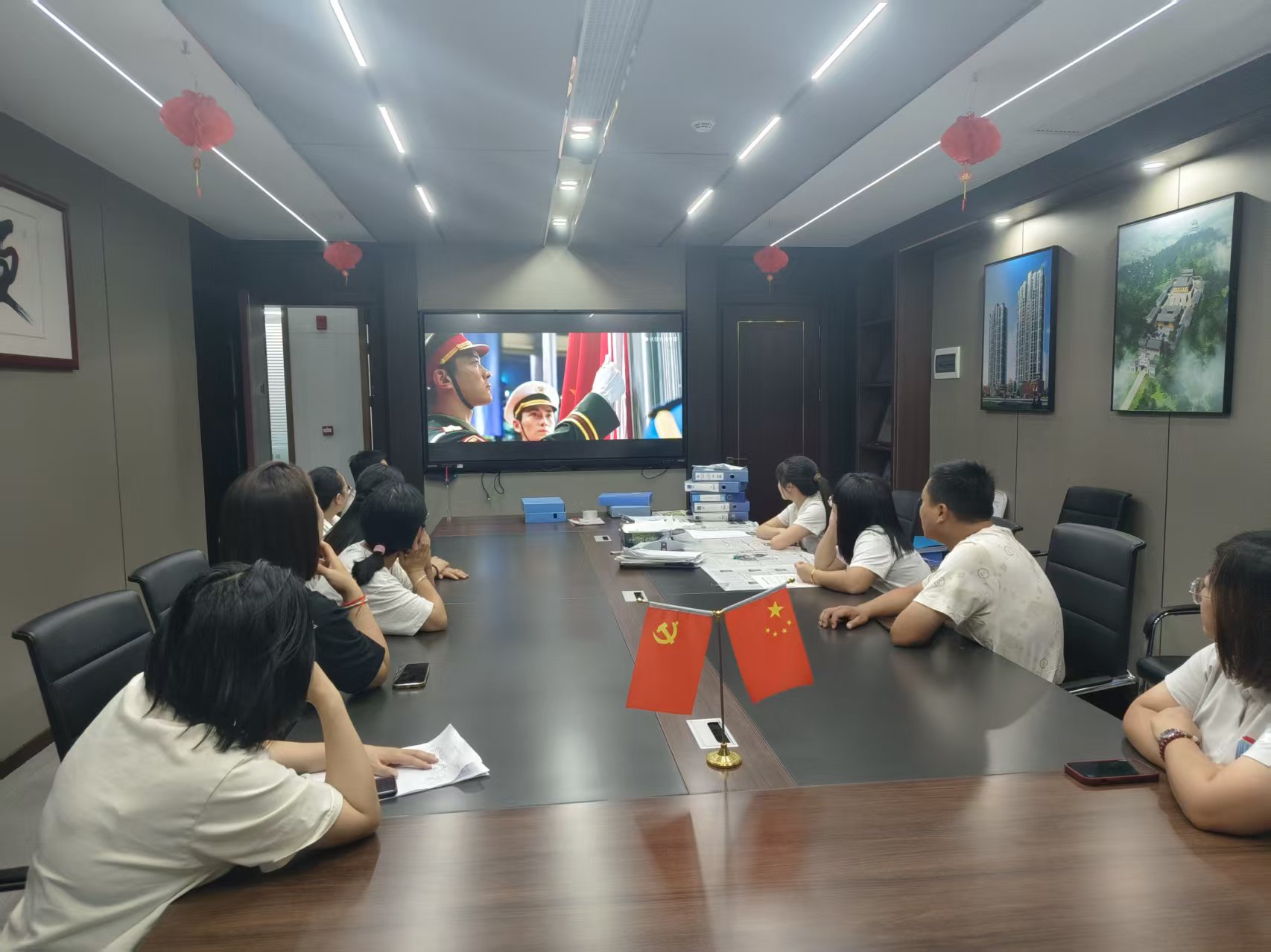 賡續(xù)紅色血脈，凝聚奮進力量 —— 易順建工集團黨支部國慶觀影《我和我的祖國》