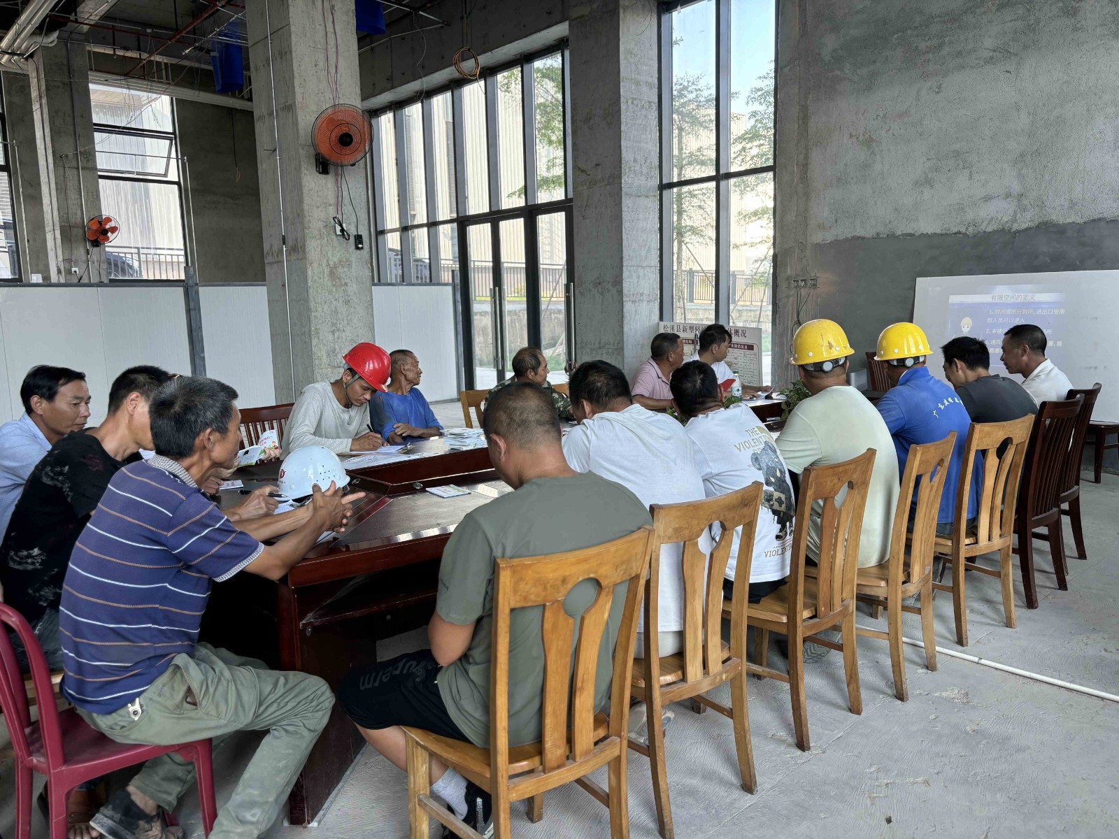 強(qiáng)化工傷預(yù)防培訓(xùn)，織密安全防護(hù)網(wǎng)