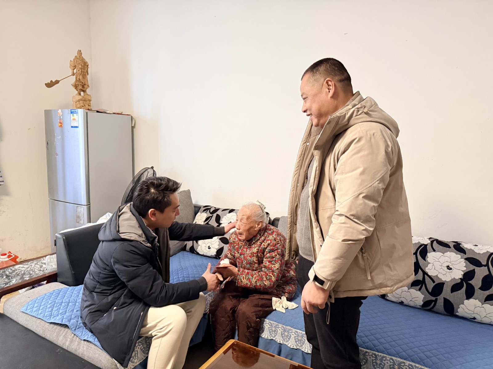 情暖寒冬，心系民生——易順建工集團(tuán)開展困難黨員及群眾慰問活動(dòng)